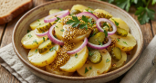 И никакого мяса не надо: сытный тёплый салат "Осенний" с отварной картошечкой гости уминают первым - весь секрет в особой заправке