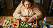 Дети выросли, а детальки LEGO выбросить рука не поднялась: смастерила из них удобную вещь - пользуемся всей семьёй и нарадоваться не можем