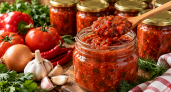 Вместо аджики на зиму закручиваю эту грузинскую вкусняшку: получается 12 банок острого цицибели — хватает до весны