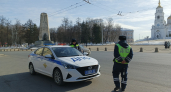 Инспектор ГАИ требует остановиться под знаком «Остановка запрещена» — что ответить и как не получить штраф