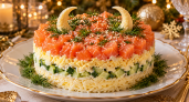 Новогодний салат «Золотые рожки» с семгой и сырками: нежный, яркий и без привычных картошки и моркови — Огненная Коза оценит