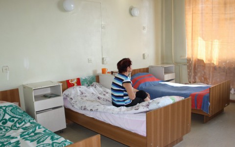 Горожанка: "В больнице на Каманина невозможно лежать из-за холода!"