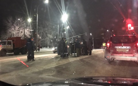 Во Владимире пьяная автоледи протаранила 4 авто, стоящие на светофоре