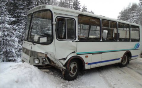 На трассе Владимир-Муром столкнулись пассажирский автобус и иномарка