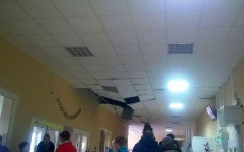 В новом спорткомплексе в Александрове обвалился потолок