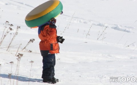 Новости России: 10-летний мальчик разбил голову, катаясь на санках‍