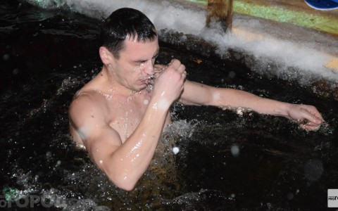 Во Владимире во время крещенских купаний будут дежурить 4 отряда "скорой"