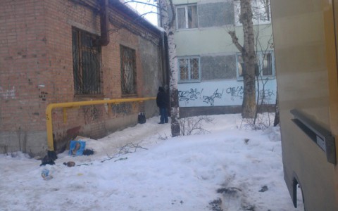 Жильцы дома в Добром живут в страхе, что могут взорваться в любой момент