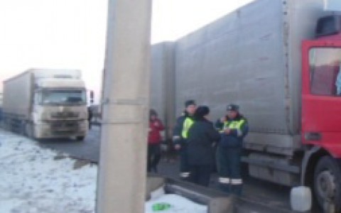 На трассе М-7 не разъехались два большегруза