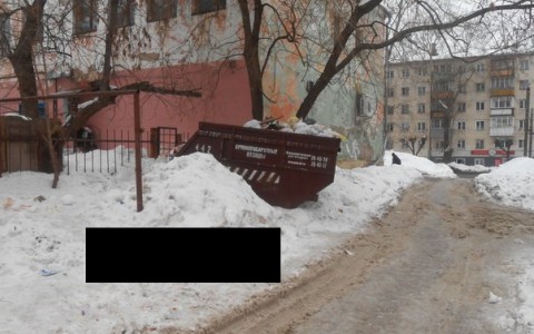 На улице Василисина случайные прохожие обнаружили раздетый труп мужчины