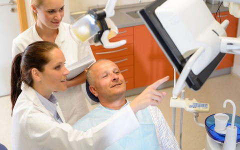 Имплантация поможет вернуть красоту улыбки