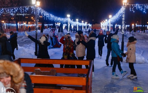 Десятки владимирцев на катке "замерли" в одно мгновение