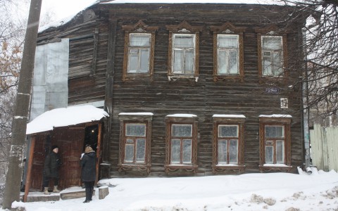 Во Владимире 100-летний дом может свалиться в овраг