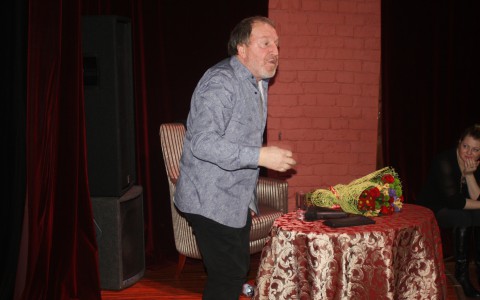 Известный актер Владимир Стеклов предложил владимирцам "усыновить его"