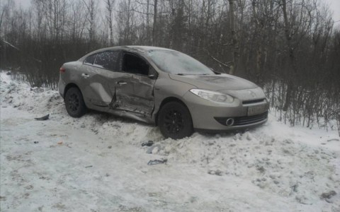 В Петушинском районе фура столкнулась с легковушкой