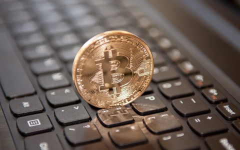 Обмениваем «золотой» Биткоин на наличные деньги: выгодно, быстро и безопасно