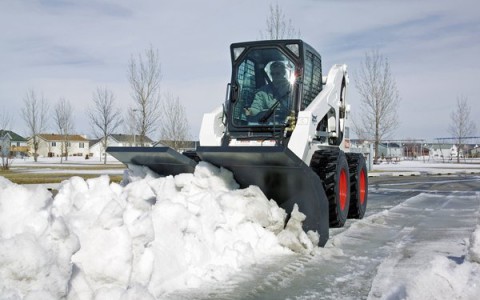 В Александрове мужчина случайно задавил погрузчиком своего друга