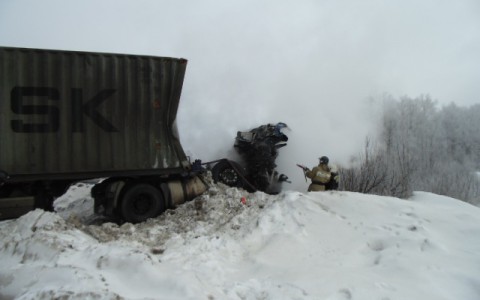 Во Владимирской области на трассе М-7 столкнулись фура и КамАЗ