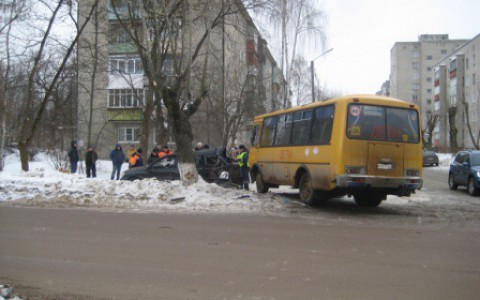 В Муроме столкнулись автобус и легковушка