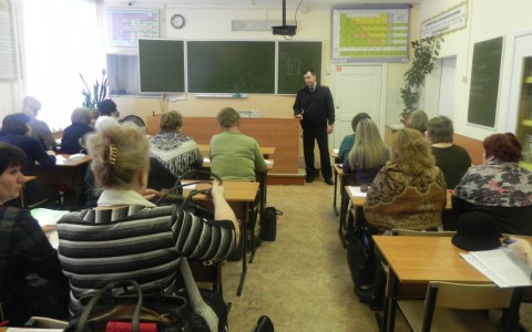 В школах региона сотрудники ГИБДД проводят родительские собрания