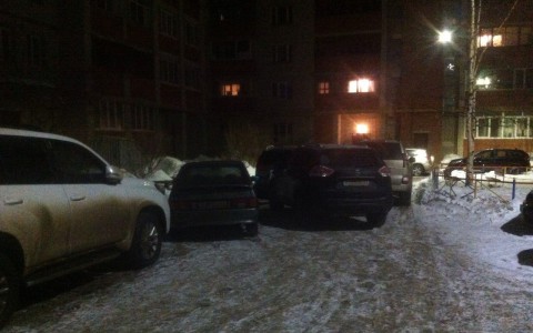 Во Владимире скорая не смогла проехать на вызов из-за припаркованных авто