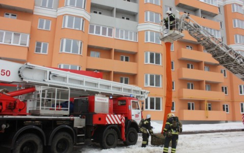 На Нижней Дуброве срочно эвакуировали жилую "многоэтажку"