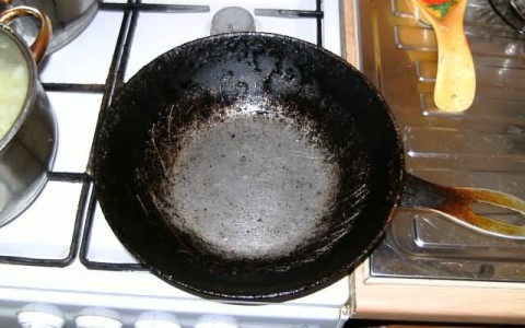 Изголодавшийся меленковец избил сковородой свою жену