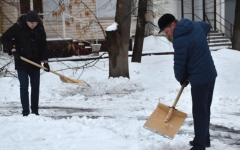 Новости России: двое мажоров молотком сломали руки дворнику