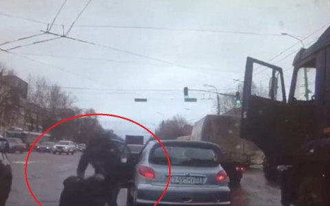 Во Владимире водители подрались прямо на проезжей части