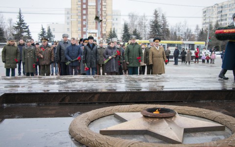 Первые лица города возложили цветы в память о погибших Защитниках отечества