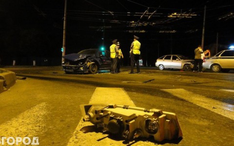 В Камешковском районе автобус столкнулся с легковушкой: двое погибли