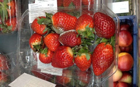 Во Владимирском супермаркете продают клубнику с плесенью по 189 рублей