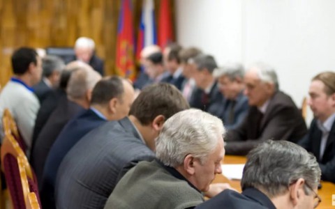 Росстат назвал среднюю зарплату чиновников в 2016 году