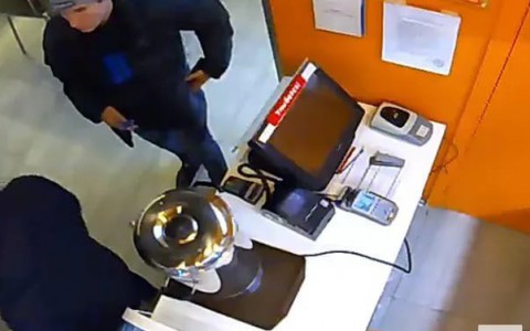 Муромлянин в канун 23 февраля украл подарок для себя из магазина