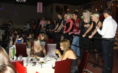 В Коврове девушка отсудила компенсацию у ночного клуба за травму ноги