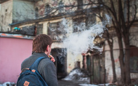 Владимирские дети курят вейпы прямо на уроках