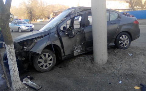 На вокзальном спуске пьяная автоледи устроила страшное ДТП