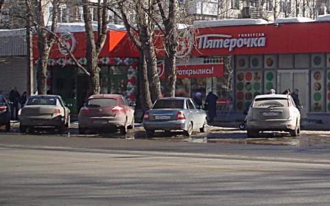 Во Владимире "Пятерочка" приторговывала сигаретами под окнами детского сада