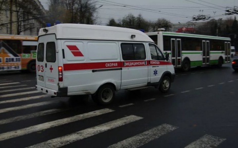 Утром в центре Владимира столкнулись автобус и "Камаз"