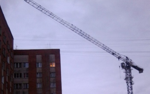 Новости России: Подросток погиб на стройке, делая селфи на башенном кране