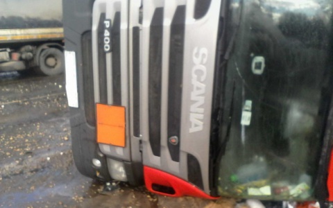 В Меленковском районе перевернулась автоцистерна