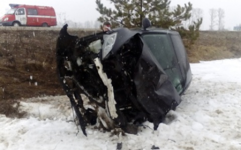 На трассе Муром-Нижний перевернулась иномарка