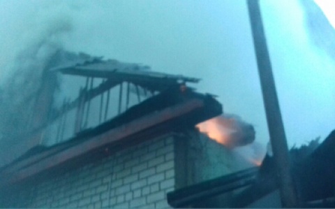 В Гусь-Хрустальном утром сгорела пилорама