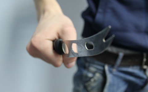 Меленковец, угрожая ножом продавцу, ограбил магазин