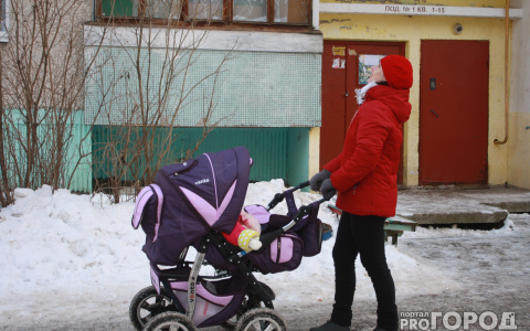 Происшествие в транспорте: коляску с ребенком зажало в дверях автобуса