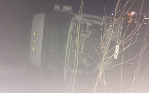 Ночью на трассе под Владимиром перевернулась автоцистерна