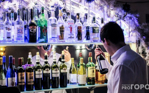 В Меленках мужчина расплатился по счету в кафе "приколами"