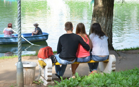 Ученые объяснили тайное стремление людей к групповому сексу