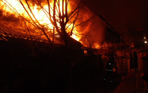 Сауну в Коврове тушили 18 человек (видео)