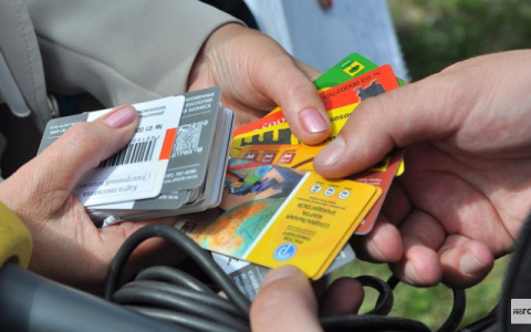 Путин подписал закон о переводе выплат бюджетникам на карты «Мир»